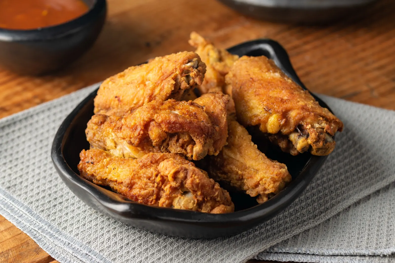 Fried chicken wings with dipping sauce